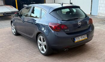 OPEL ASTRA J 1.6 TURBO 180KM – BI-XENON – NAVI – NOWE OPONY – GRZANE FOTELE full