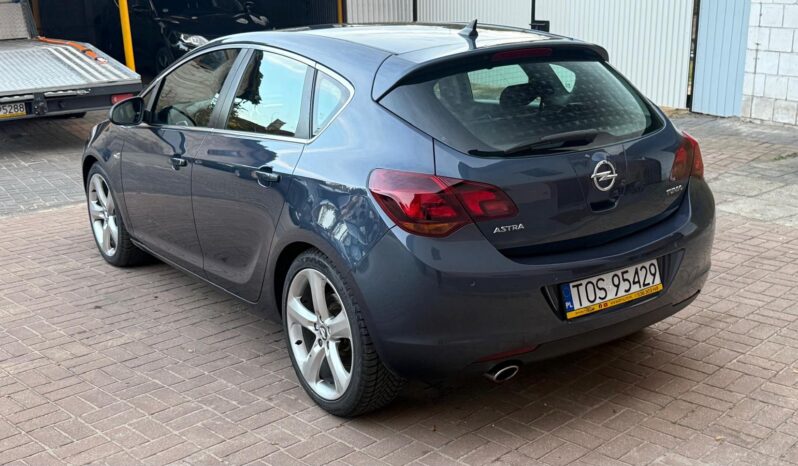 OPEL ASTRA J 1.6 TURBO 180KM – BI-XENON – NAVI – NOWE OPONY – GRZANE FOTELE full