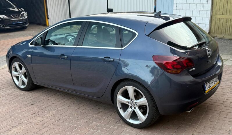 OPEL ASTRA J 1.6 TURBO 180KM – BI-XENON – NAVI – NOWE OPONY – GRZANE FOTELE full