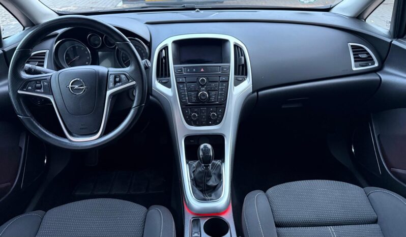 OPEL ASTRA J 1.6 TURBO 180KM – BI-XENON – NAVI – NOWE OPONY – GRZANE FOTELE full