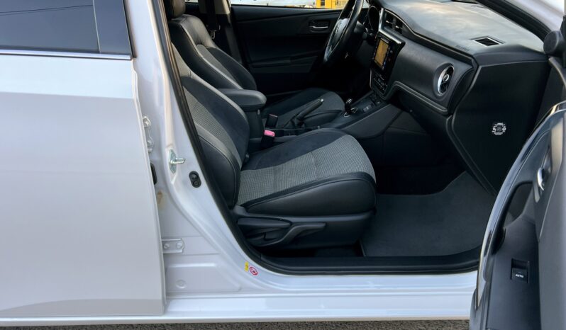 TOYOTA AURIS II 1.8 HYBRID 136KM – AUTOMAT – KAMERA – NAVI – SERWIS ASO – PARKTRONIC full