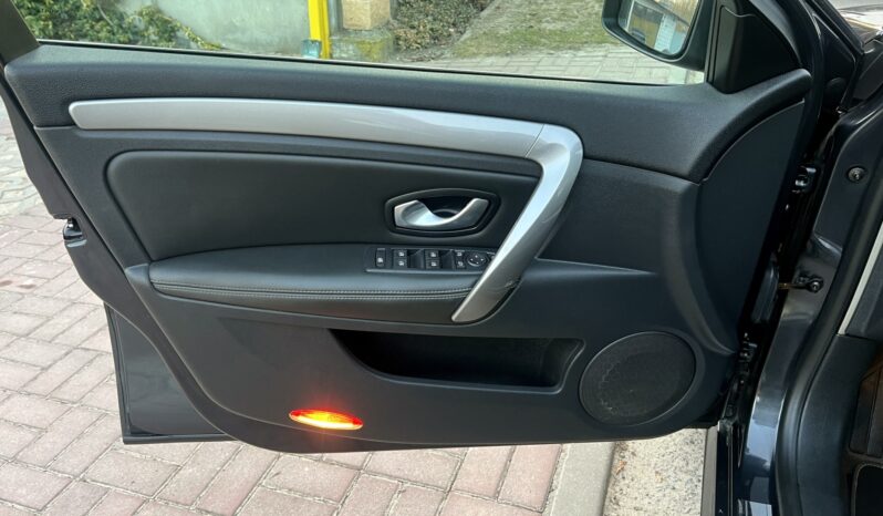 RENAULT LAGUNA III 2.0 DCI 178KM 4CONTROL – EL. FOTELE – NAVI – ALCANTARA/SKÓRA full