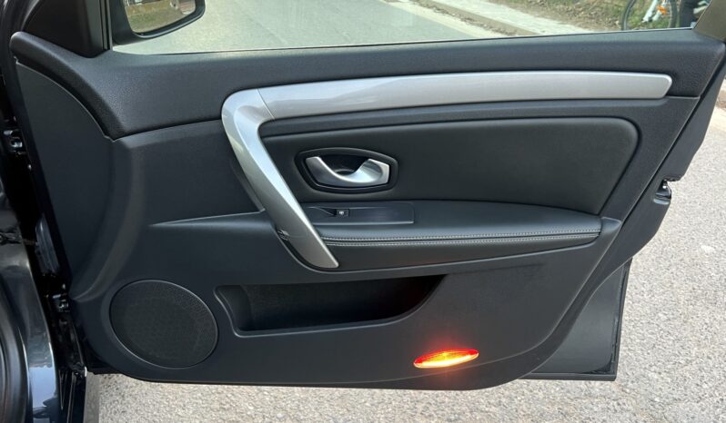 RENAULT LAGUNA III 2.0 DCI 178KM 4CONTROL – EL. FOTELE – NAVI – ALCANTARA/SKÓRA full