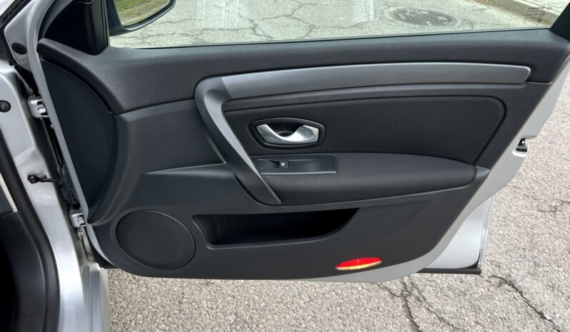 RENAULT LAGUNA III 1.6 110KM BENZYNA – KLIMATRONIC – 6 BIEGÓW – NOWE OPONY full