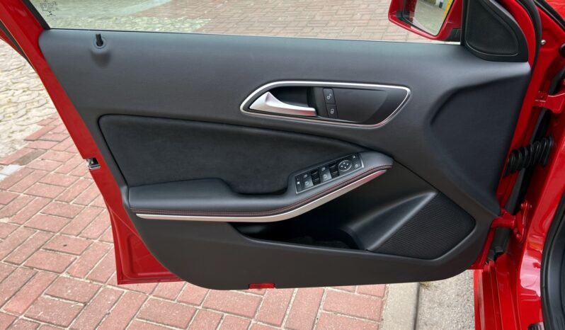 MERCEDES W176 A180 122KM – PAKIET AMG – SKÓRA + ALCANTARA – BI-XENON – LED full