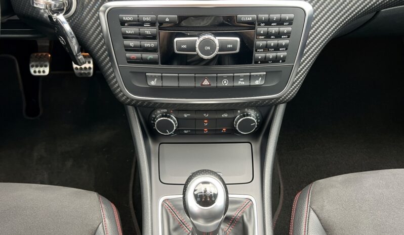 MERCEDES W176 A180 122KM – PAKIET AMG – SKÓRA + ALCANTARA – BI-XENON – LED full