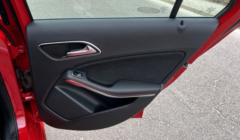 MERCEDES W176 A180 122KM – PAKIET AMG – SKÓRA + ALCANTARA – BI-XENON – LED full