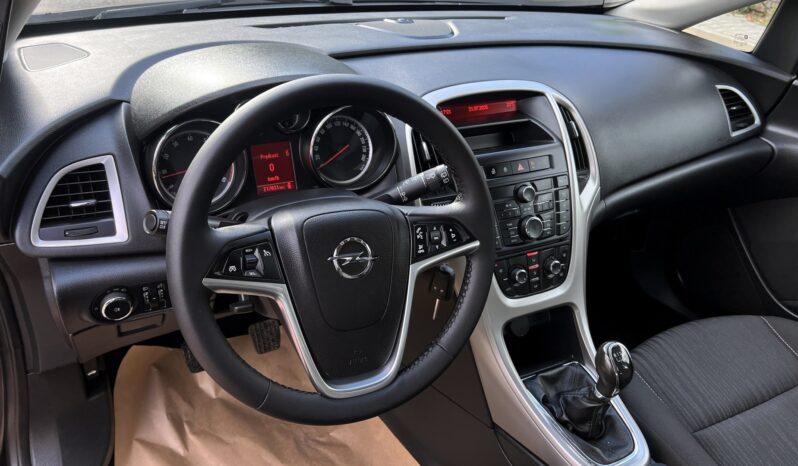 OPEL ASTRA J 1.4 BENZYNA 100KM KOMBI – KLIMA – TEMPOMAT – CZUJNIKI COFANIA full