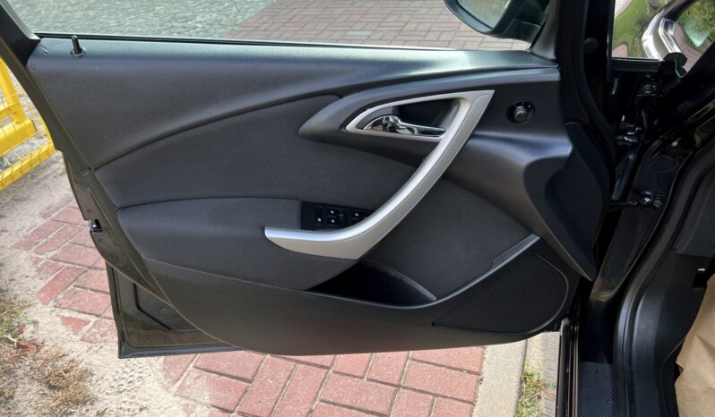 OPEL ASTRA J 1.4 BENZYNA 100KM KOMBI – KLIMA – TEMPOMAT – CZUJNIKI COFANIA full
