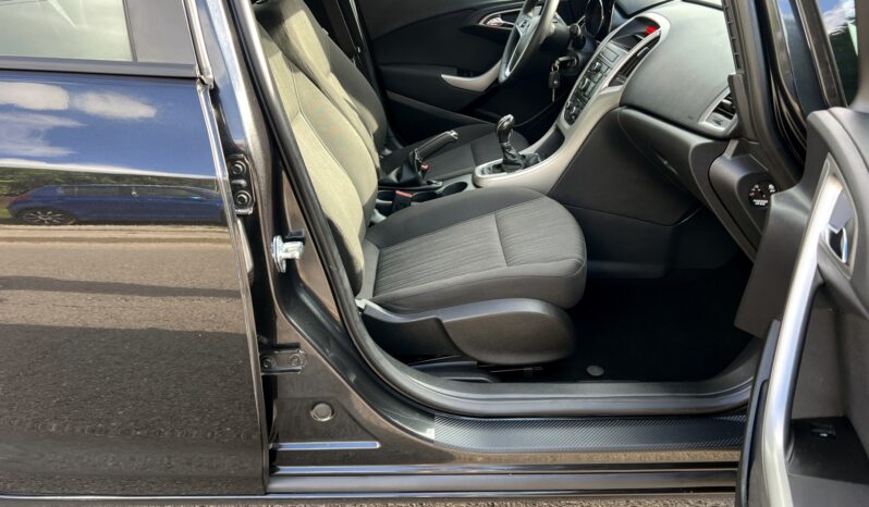 OPEL ASTRA J 1.4 BENZYNA 100KM KOMBI – KLIMA – TEMPOMAT – CZUJNIKI COFANIA full