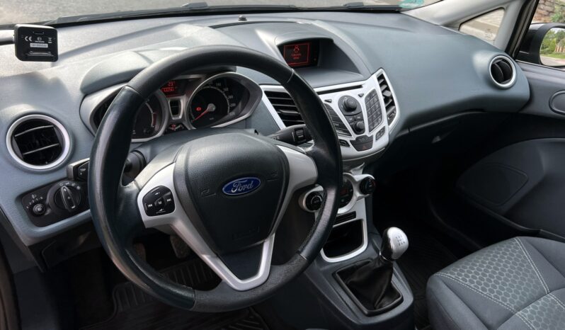 FORD FIESTA TITANIUM 1.25 82KM – KLIMATRONIC – GRZANE FOTELE – GRZANA SZYBA PRZÓD full