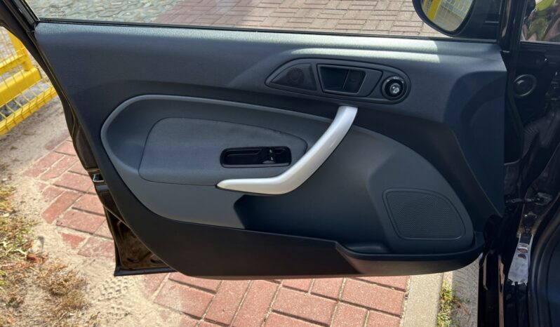 FORD FIESTA TITANIUM 1.25 82KM – KLIMATRONIC – GRZANE FOTELE – GRZANA SZYBA PRZÓD full