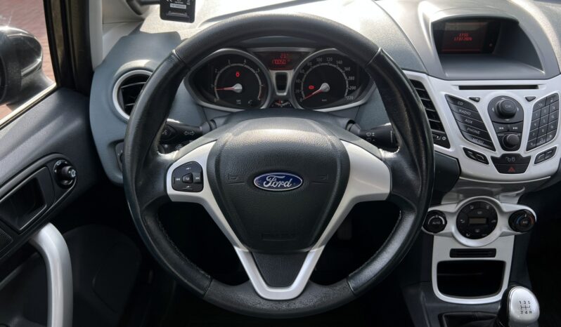 FORD FIESTA TITANIUM 1.25 82KM – KLIMATRONIC – GRZANE FOTELE – GRZANA SZYBA PRZÓD full