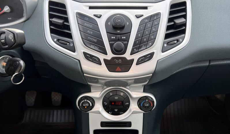FORD FIESTA TITANIUM 1.25 82KM – KLIMATRONIC – GRZANE FOTELE – GRZANA SZYBA PRZÓD full