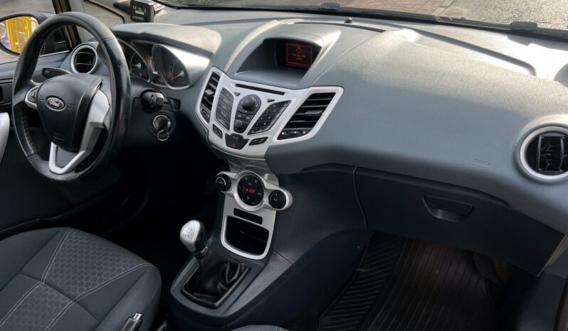 FORD FIESTA TITANIUM 1.25 82KM – KLIMATRONIC – GRZANE FOTELE – GRZANA SZYBA PRZÓD full