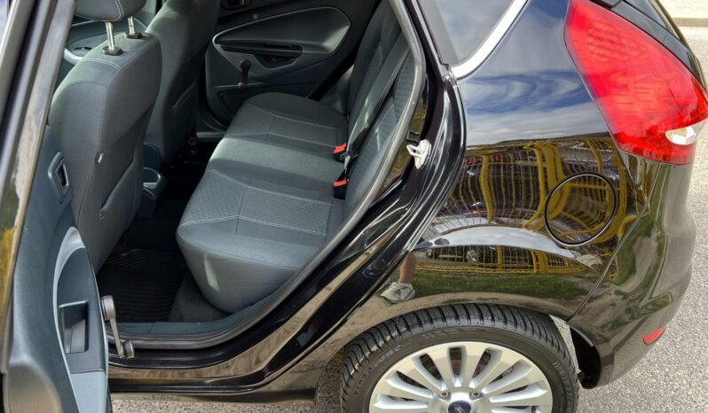 FORD FIESTA TITANIUM 1.25 82KM – KLIMATRONIC – GRZANE FOTELE – GRZANA SZYBA PRZÓD full