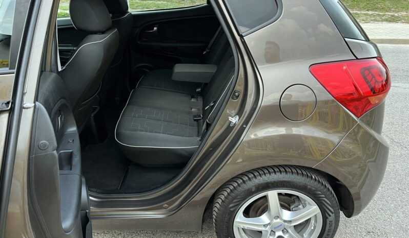 KIA VENGA LIFT 1.6 CRDI 128KM – KAMERA – NAVI – GRZANE FOTELE I KIEROWNICA full