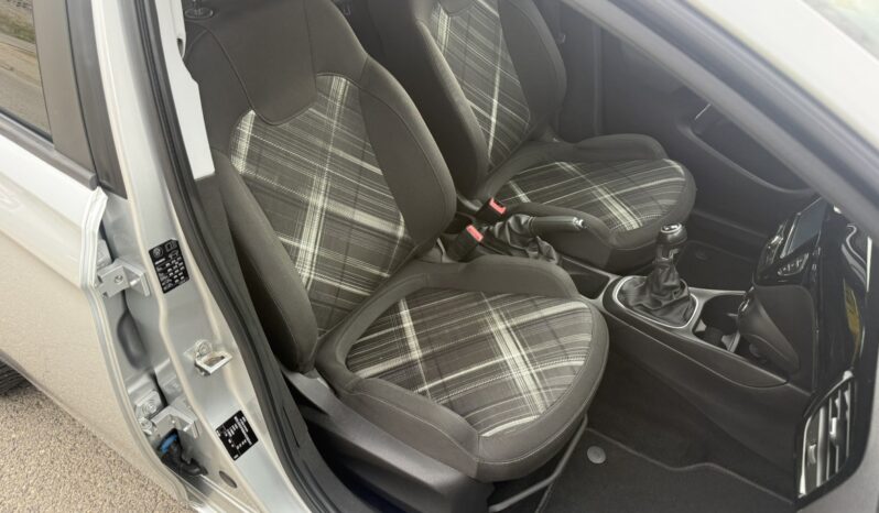 OPEL CORSA E 1.4 90KM – KLIMATRONIC – GRZANE FOTELE I KIEROWNICA – TEMPOMAT full